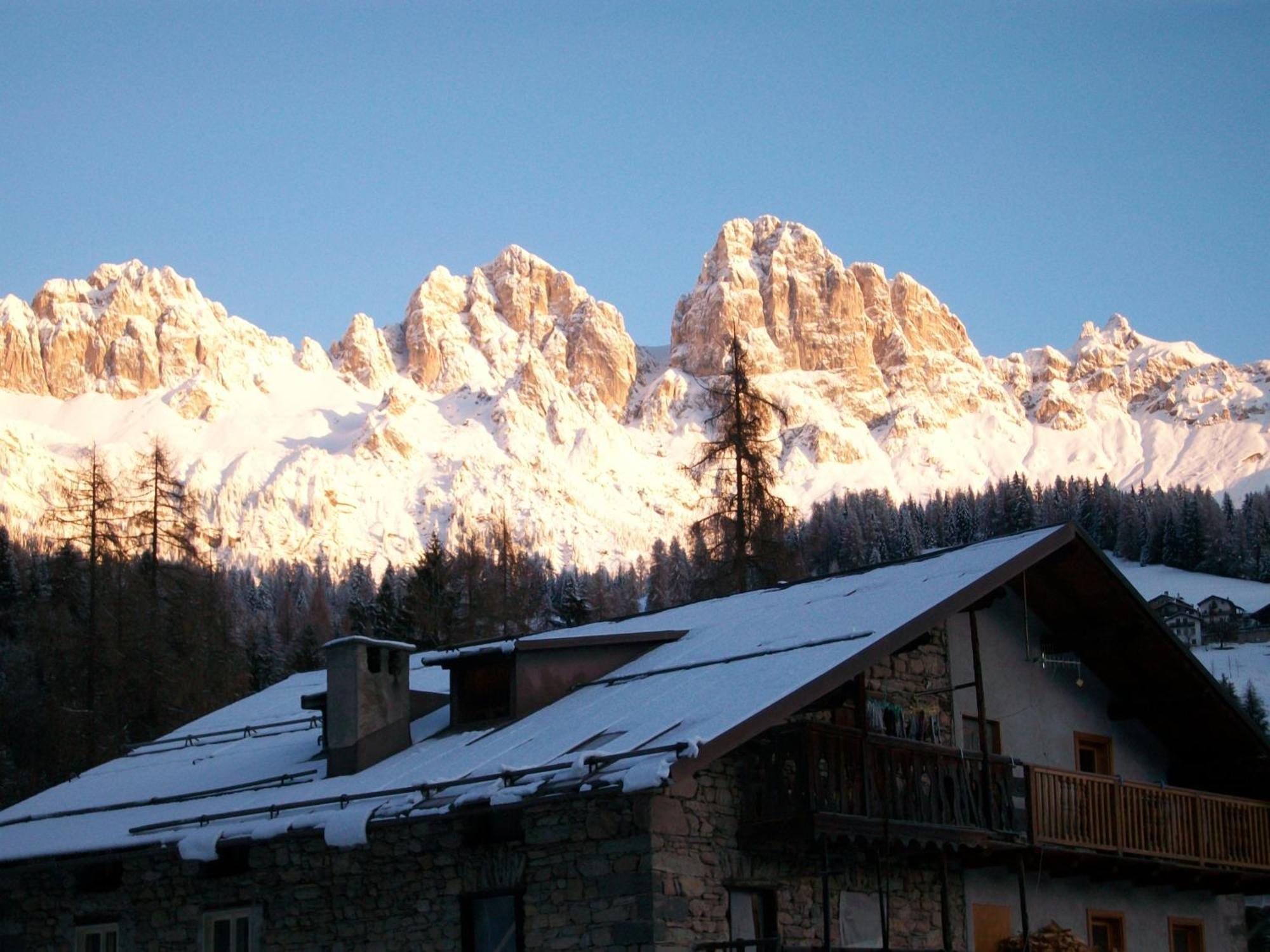 Hotel Pensione Dolomiti ファルカーデ エクステリア 写真